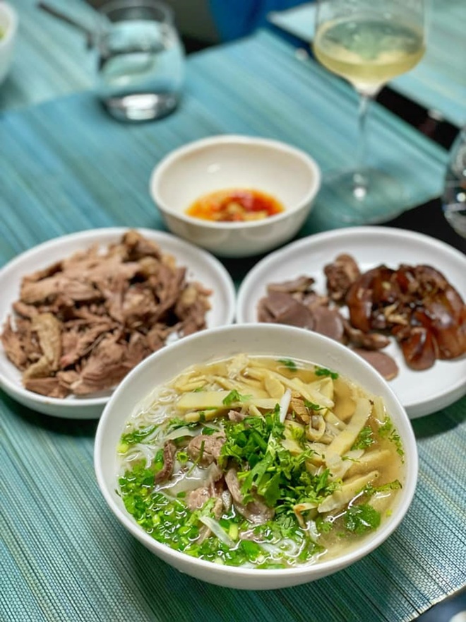 Hà Anh vào bếp trổ tài món ngon cho gia đình, được dân mạng khen nức nở vì điều này - Ảnh 2