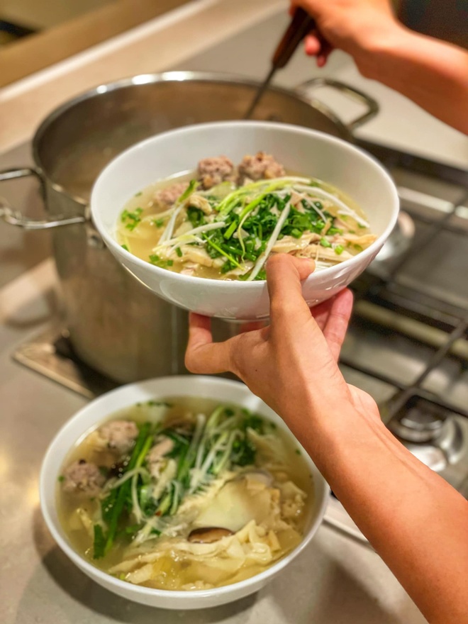 Hà Anh vào bếp trổ tài món ngon cho gia đình, được dân mạng khen nức nở vì điều này - Ảnh 3