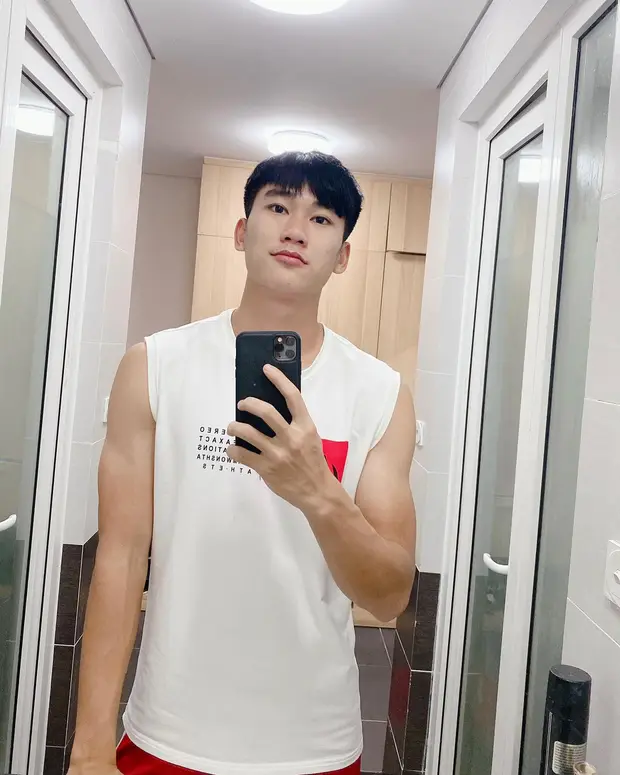 Nhâm Mạnh Dũng là ai? Hot boy cao 1m81 đưa U23 Việt Nam giành HCV bóng đá tại chung kết SEA Games 31 - Ảnh 1