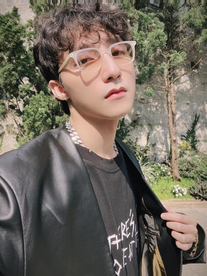 Sơn Tùng lộ diện sau tin đồn 