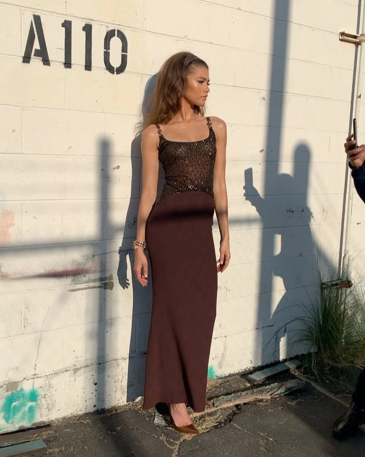 Bella Hadid, Dua Lipa và loạt mỹ nhân Hollywood lăng xê trang phục cổ điển từ thập niên 80  - Ảnh 9