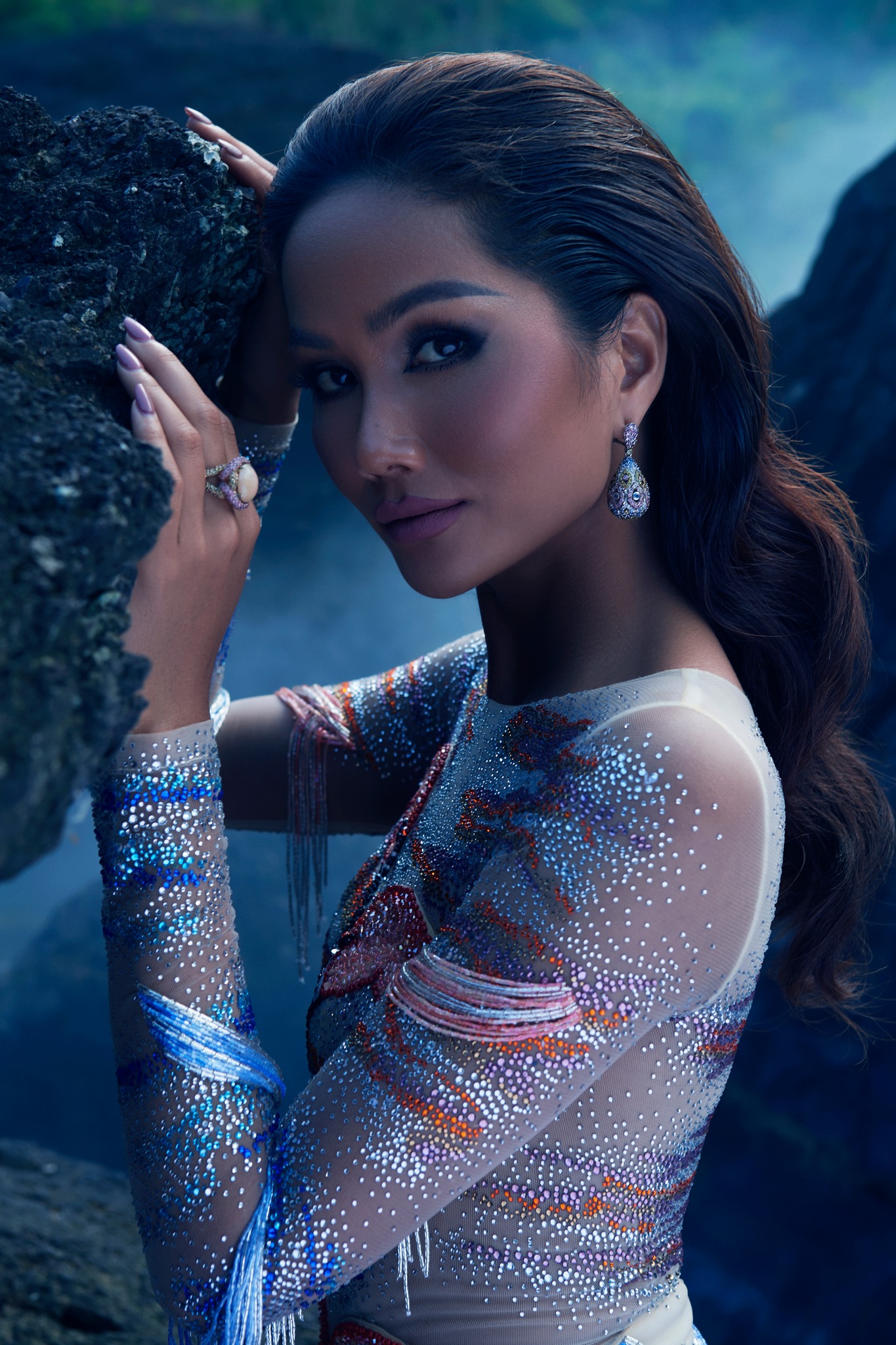 H'Hen Niê là ai? Từ cô gái Ê đê trở thành Hoa hậu đầu tiên đưa Việt Nam vào top 5 Miss Universe - Ảnh 11