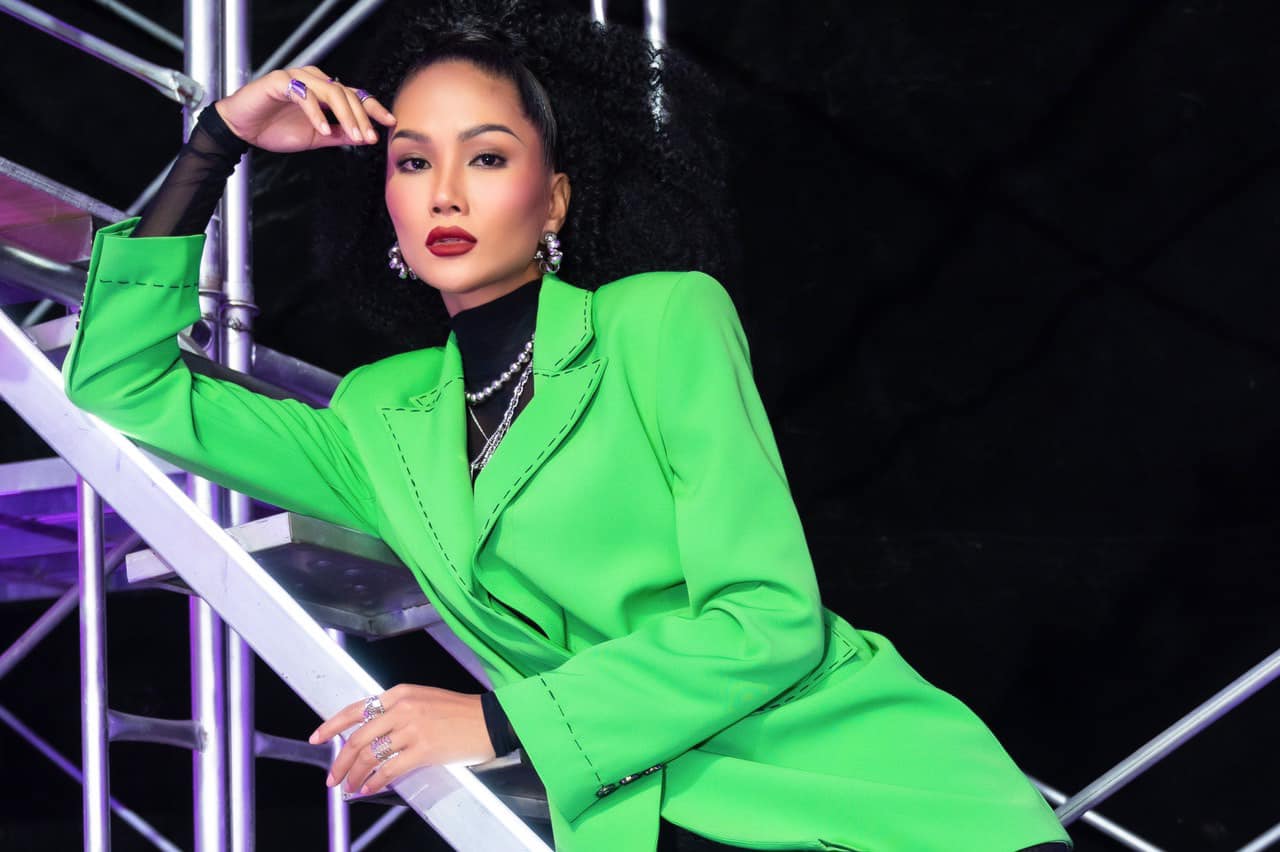 H'Hen Niê là ai? Từ cô gái Ê đê trở thành Hoa hậu đầu tiên đưa Việt Nam vào top 5 Miss Universe - Ảnh 8