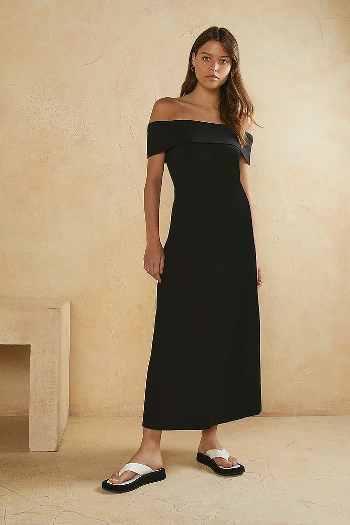 Váy trễ vai, bó sát bỗng dưng nổi tiếng sau khi được Công nương Kate diện lên thảm đỏ - Ảnh 1