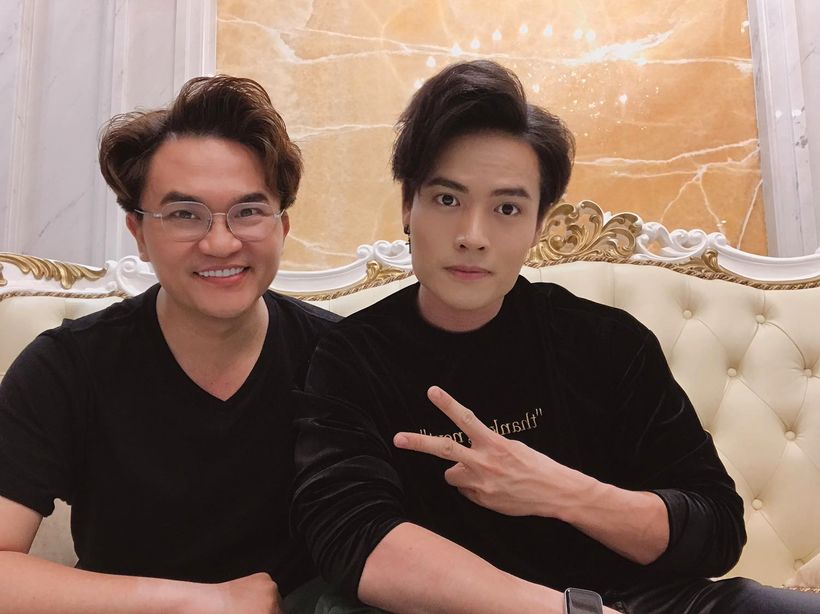 Hành trình thân thiết đến mức bị nghi 