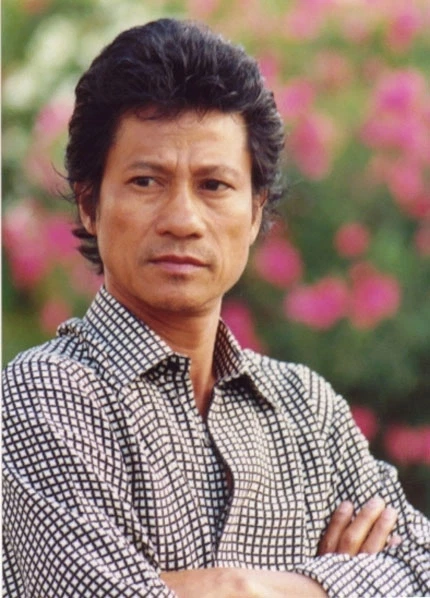 Danh ca Chế Linh 80 tuổi mà trẻ như 50, hạnh phúc kín tiếng bên vợ thứ 4 kém 10 tuổi - Ảnh 1