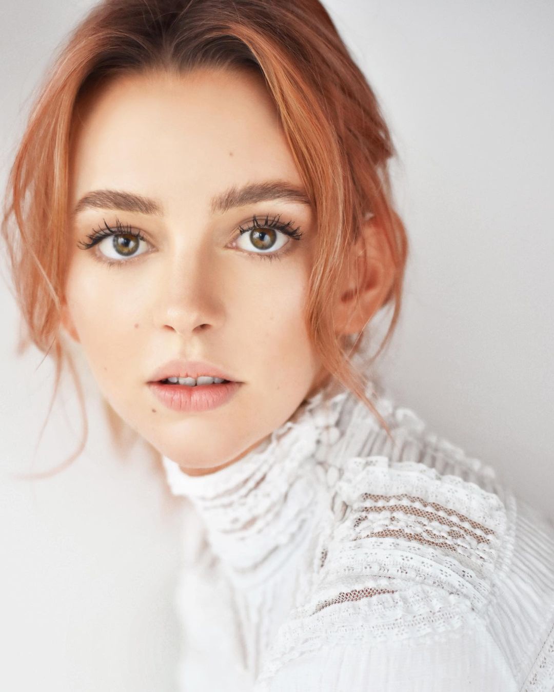 Elon Musk đi nghỉ dưỡng cùng tình trẻ kém 21 tuổi sau 3 tháng đón con thứ hai với Grimes - Ảnh 2