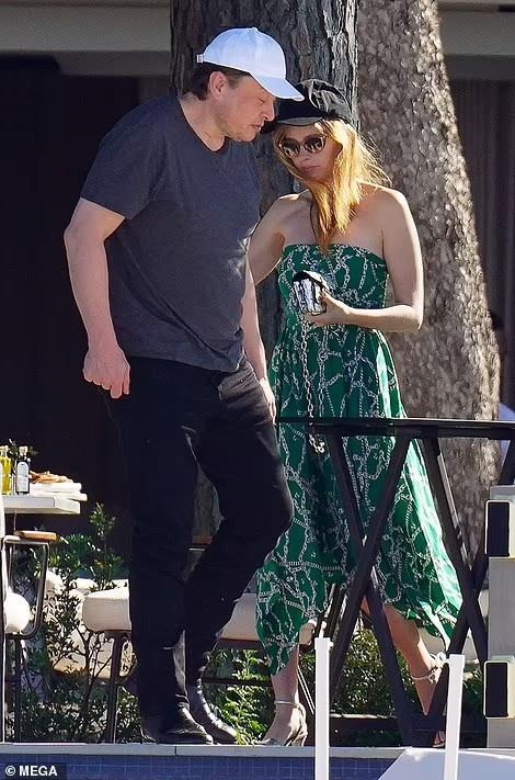 Elon Musk đi nghỉ dưỡng cùng tình trẻ kém 21 tuổi sau 3 tháng đón con thứ hai với Grimes - Ảnh 8