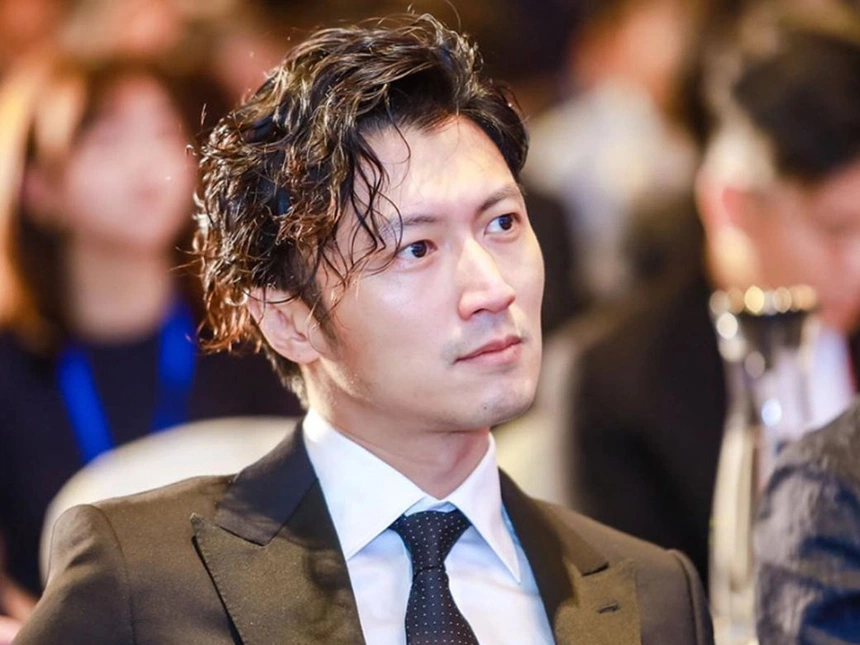 Tạ Đình Phong lột sạch khoe cơ bụng 8 múi rắn chắc ở tuổi 42 - Ảnh 2