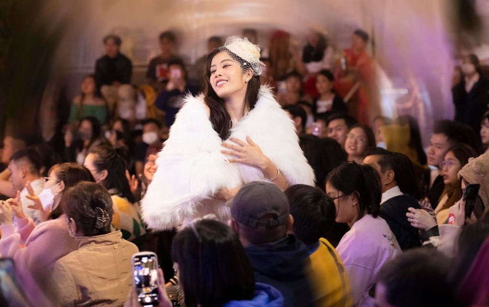 Nam Em luôn mang theo chai dầu gió bên người mỗi khi hát,  lý do khiến nhiều xúc động - Ảnh 3