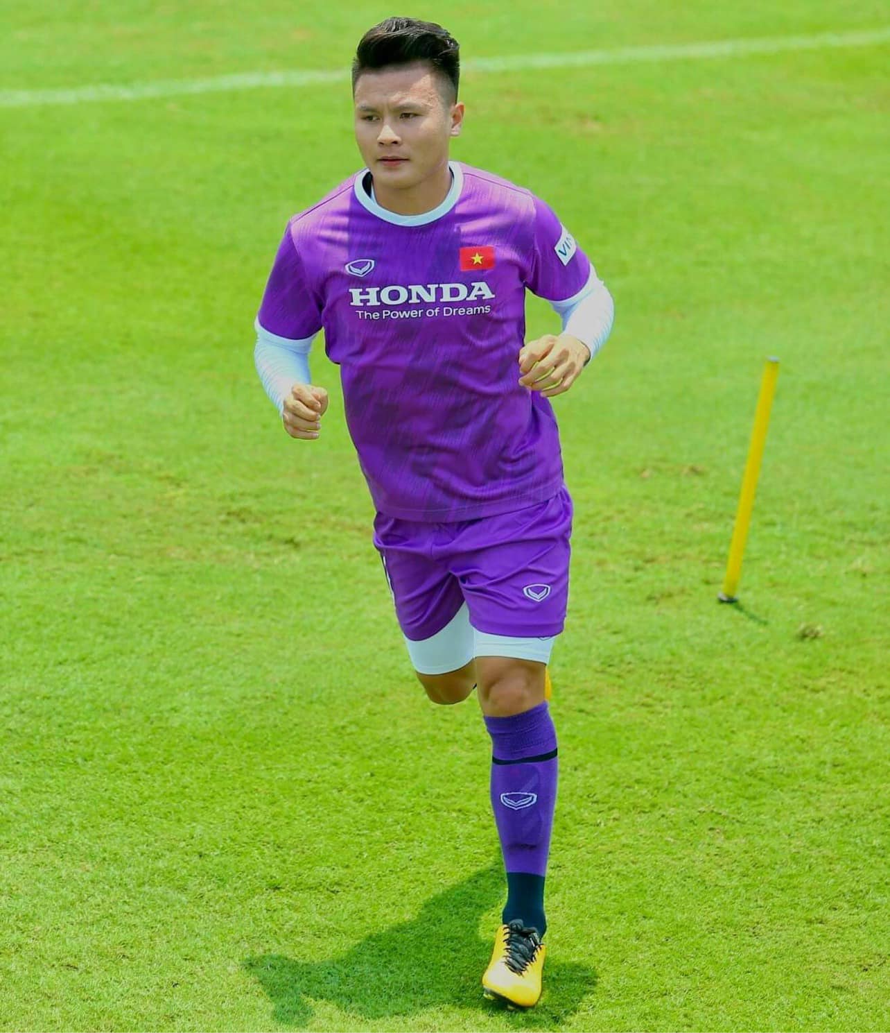 Quang Hải là ai? Cầu thủ 9x tài năng của làng bóng đá Việt, sở hữu danh sách bạn gái toàn hot girl - Ảnh 6