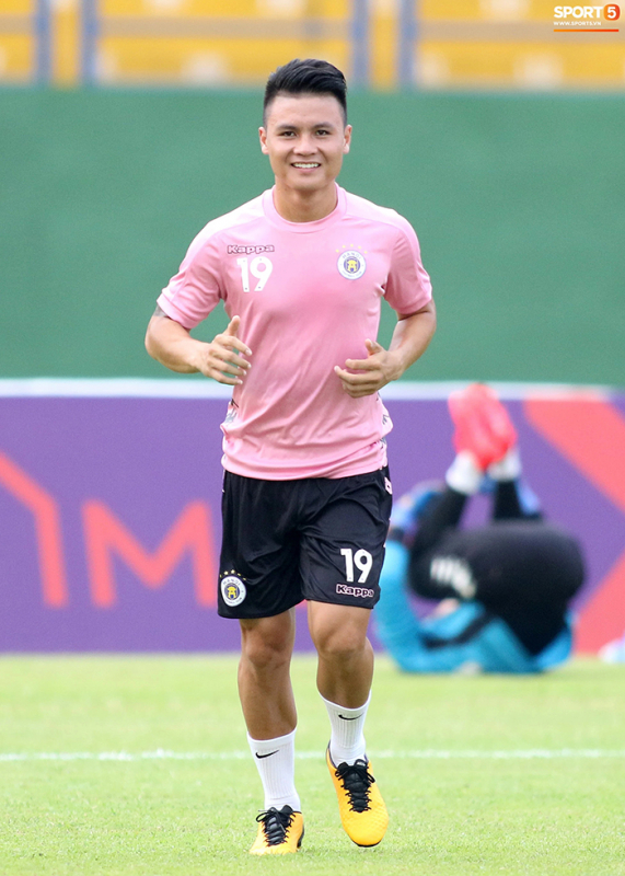 Quang Hải là ai? Cầu thủ 9x tài năng của làng bóng đá Việt, sở hữu danh sách bạn gái toàn hot girl - Ảnh 9