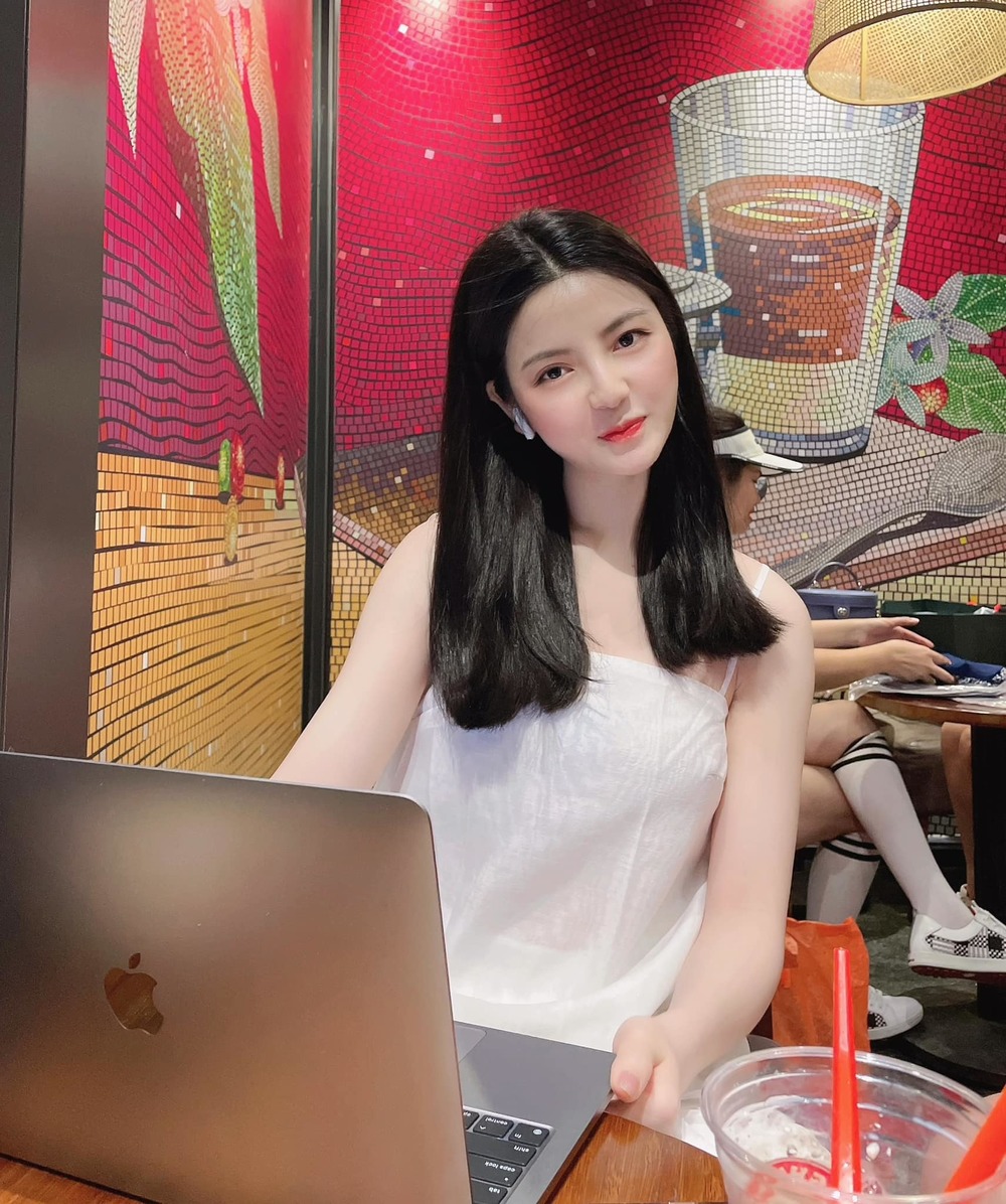 Quang Hải là ai? Cầu thủ 9x tài năng của làng bóng đá Việt, sở hữu danh sách bạn gái toàn hot girl - Ảnh 1