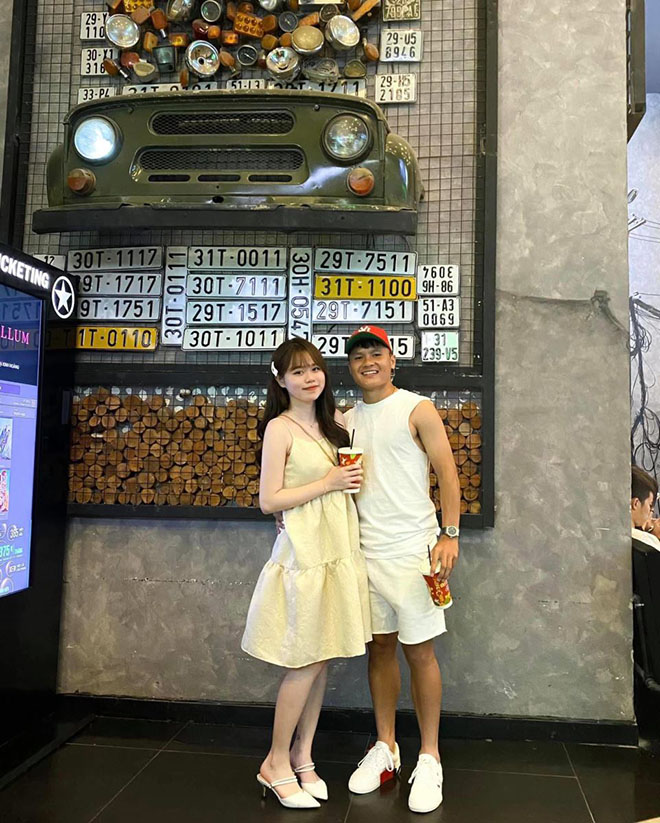 Quang Hải là ai? Cầu thủ 9x tài năng của làng bóng đá Việt, sở hữu danh sách bạn gái toàn hot girl - Ảnh 1