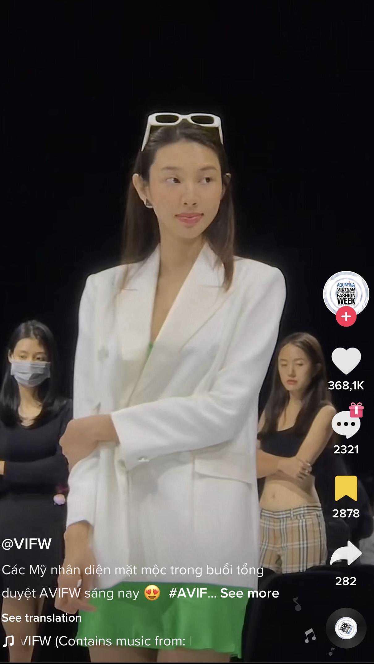 H'Hen Niê khoe thân hình gợi cảm hết nấc, Thùy Tiên tự tin để mặt mộc tại hậu trường AVIFW 2022 - Ảnh 6