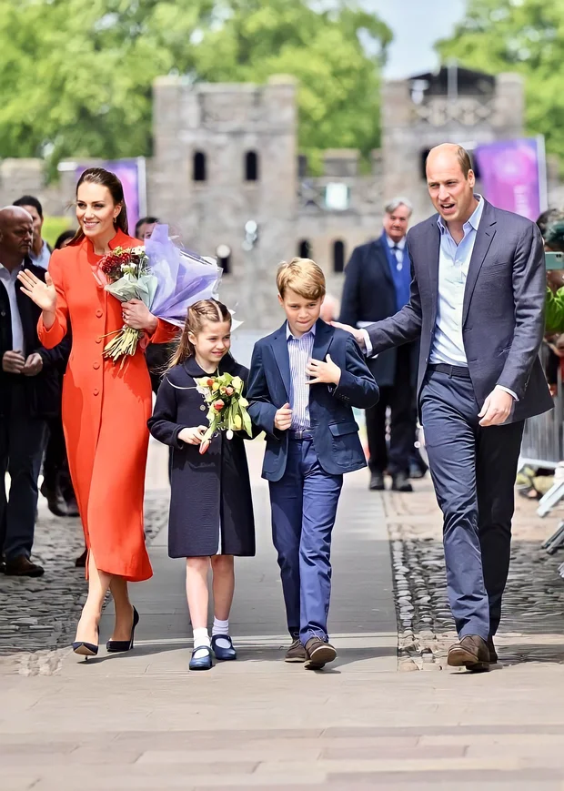 Công chúa Charlotte lộ diện tại sự kiện của hoàng gia, tính cách được ví là bản sao của Nữ hoàng Anh - Ảnh 3