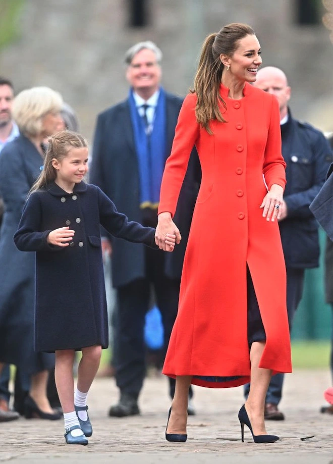 Công chúa Charlotte lộ diện tại sự kiện của hoàng gia, tính cách được ví là bản sao của Nữ hoàng Anh - Ảnh 6