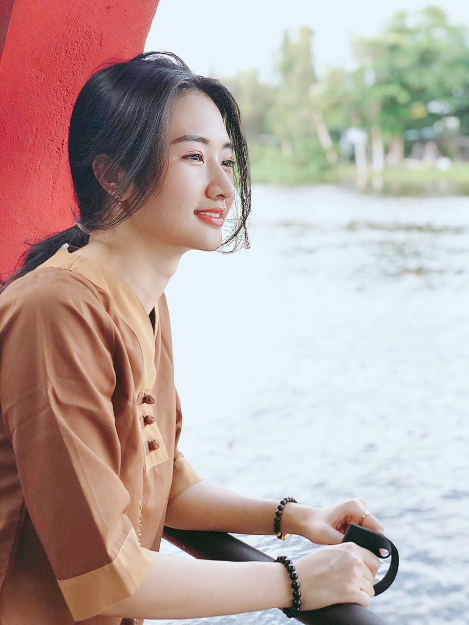 Hoa hậu Thu Ngân là ai? Hoa hậu Bản sắc Việt toàn cầu 2016 ly hôn chồng đại gia hơn 19 tuổi - Ảnh 4