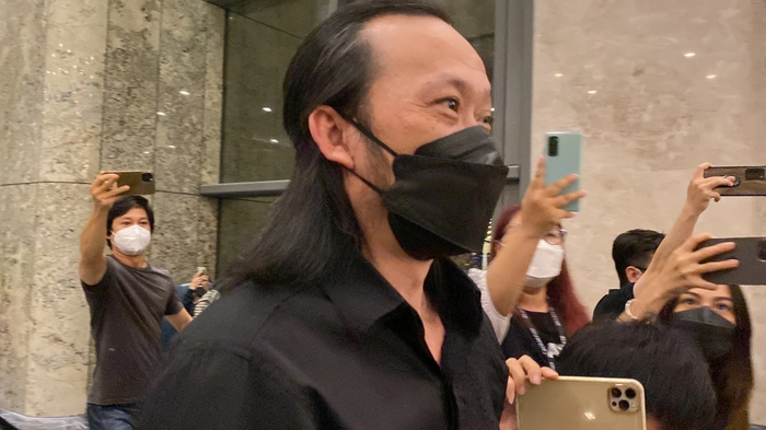 Hoài Linh lộ diện rạng rỡ tại đám cưới Mạc Văn Khoa, tiết lộ tình hình hiện đã ổn sau ồn ào - Ảnh 4