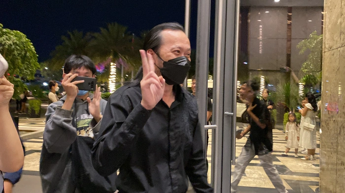 Hoài Linh lộ diện rạng rỡ tại đám cưới Mạc Văn Khoa, tiết lộ tình hình hiện đã ổn sau ồn ào - Ảnh 5