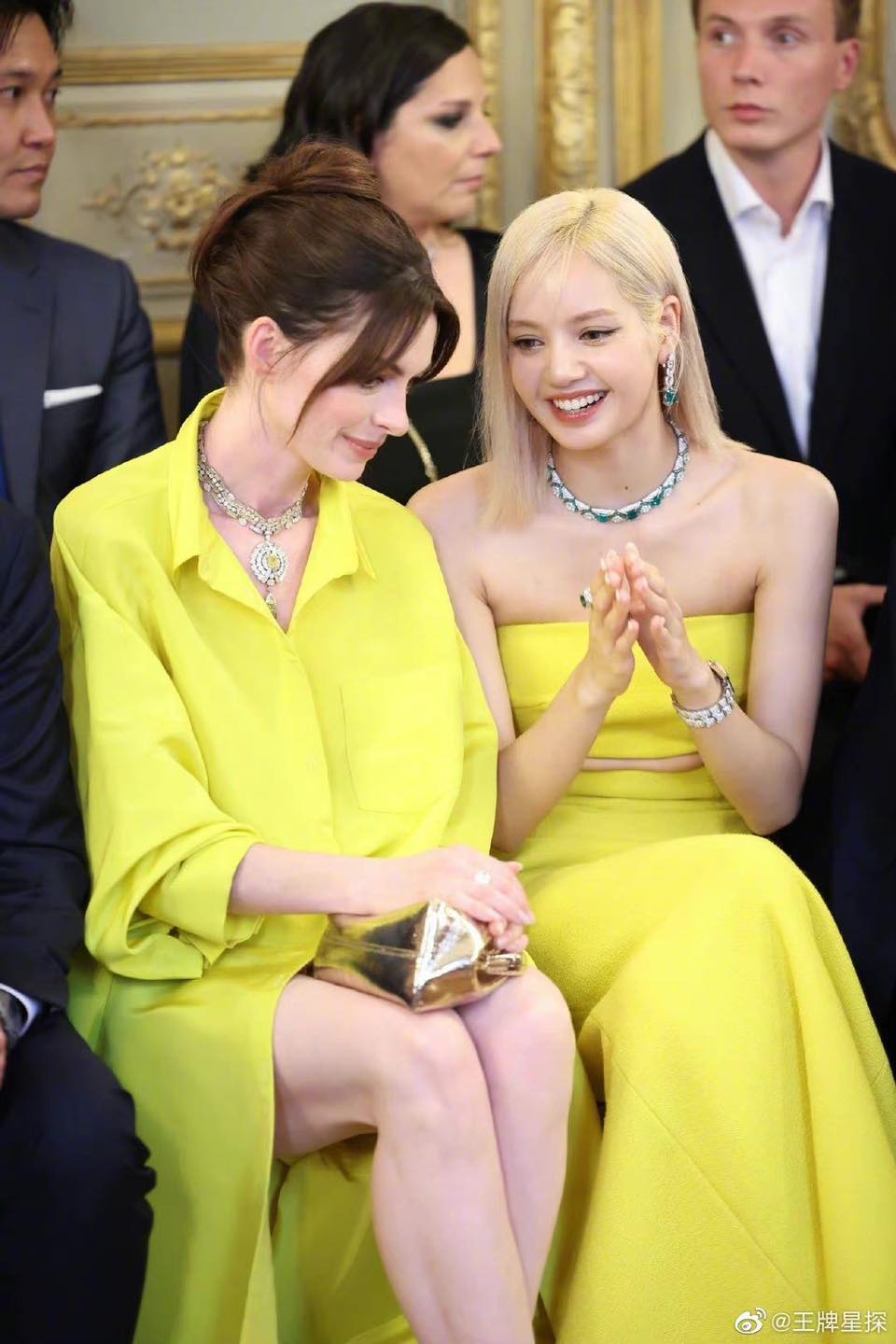 Khoảnh khắc Lisa (BlackPink) đọ sắc cùng mỹ nhân Anne Hathawa lọt top 1 Hot search - Ảnh 4