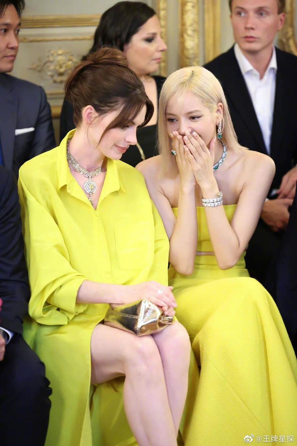 Khoảnh khắc Lisa (BlackPink) đọ sắc cùng mỹ nhân Anne Hathawa lọt top 1 Hot search - Ảnh 5