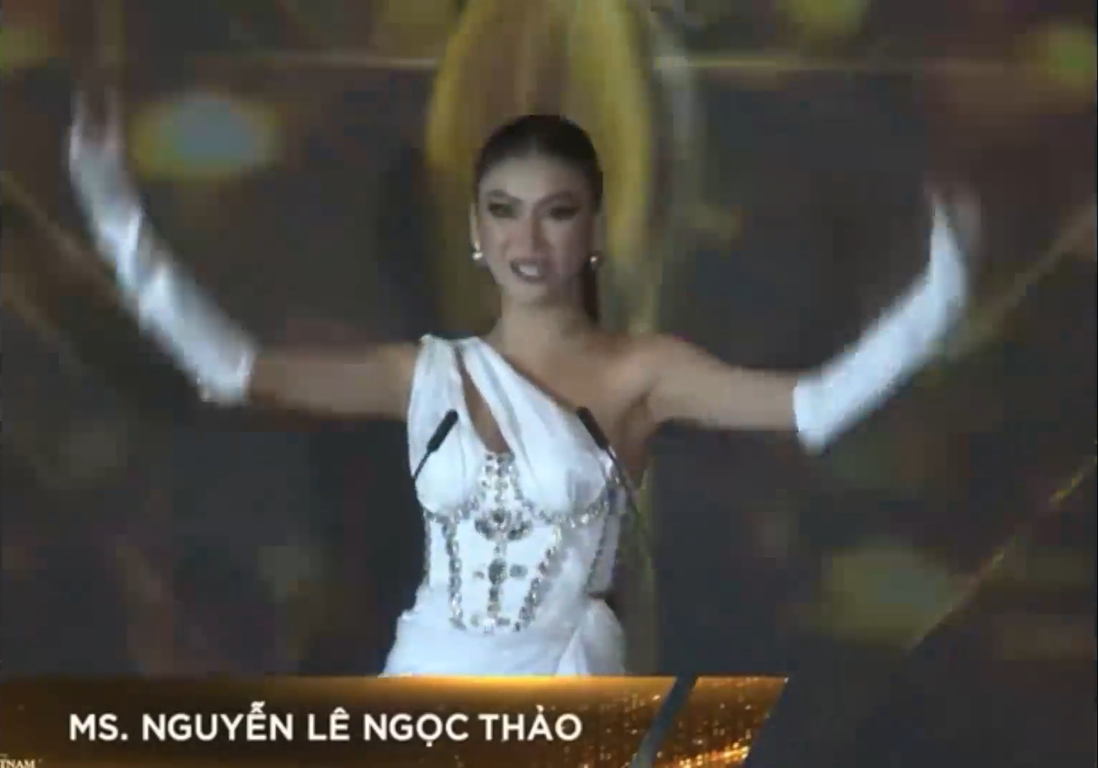 Màn tái hiện phần hô tên Miss Grand Vietnam của Á hậu Ngọc Thảo gây tranh cãi - Ảnh 1