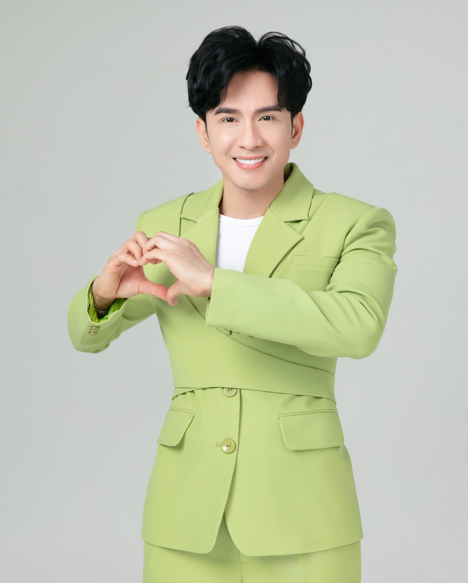 Đan Trường chính thức xin lỗi giữa ồn ào bị tố 