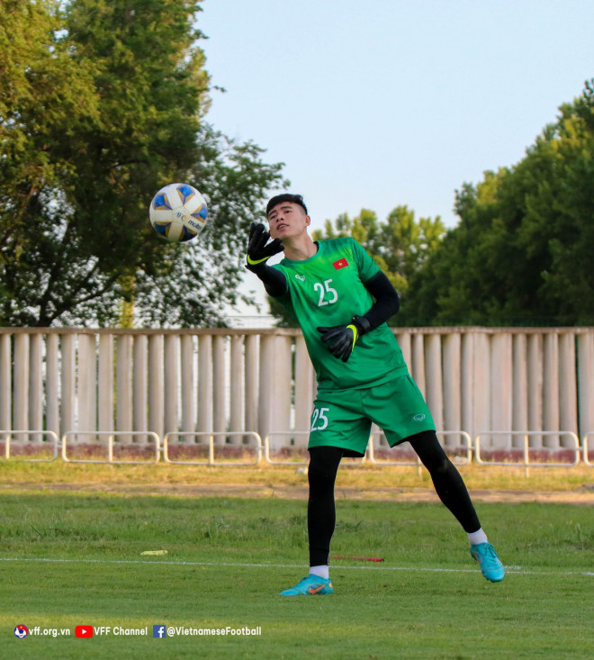 Quan Văn Chuẩn là ai? Thủ môn 1m81 giúp đội tuyển Việt cầm hòa Hàn Quốc tại VCK U23 châu Á - Ảnh 11