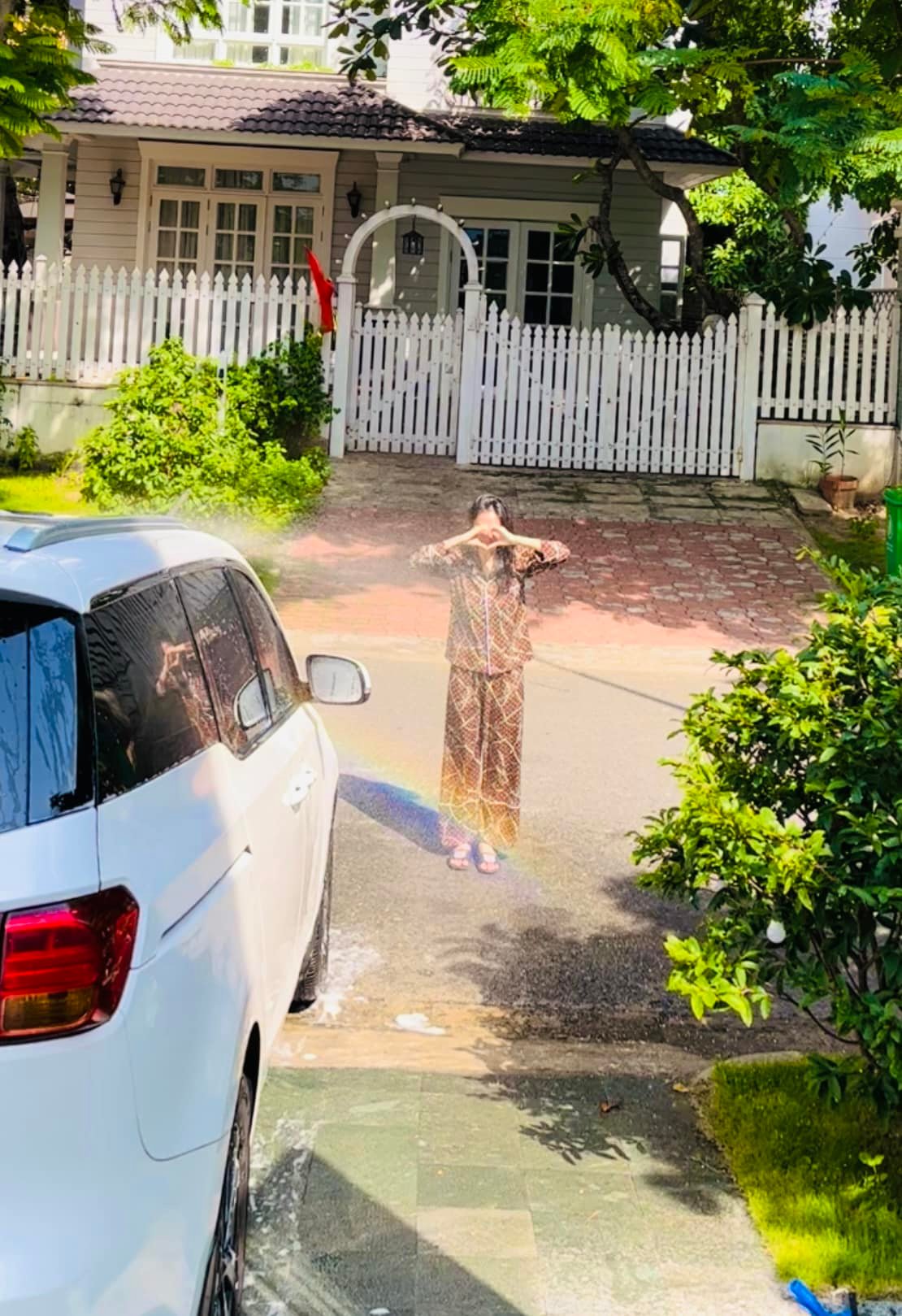 Thủy Tiên an phận bên nhà cao cửa rộng sau ồn ào: 