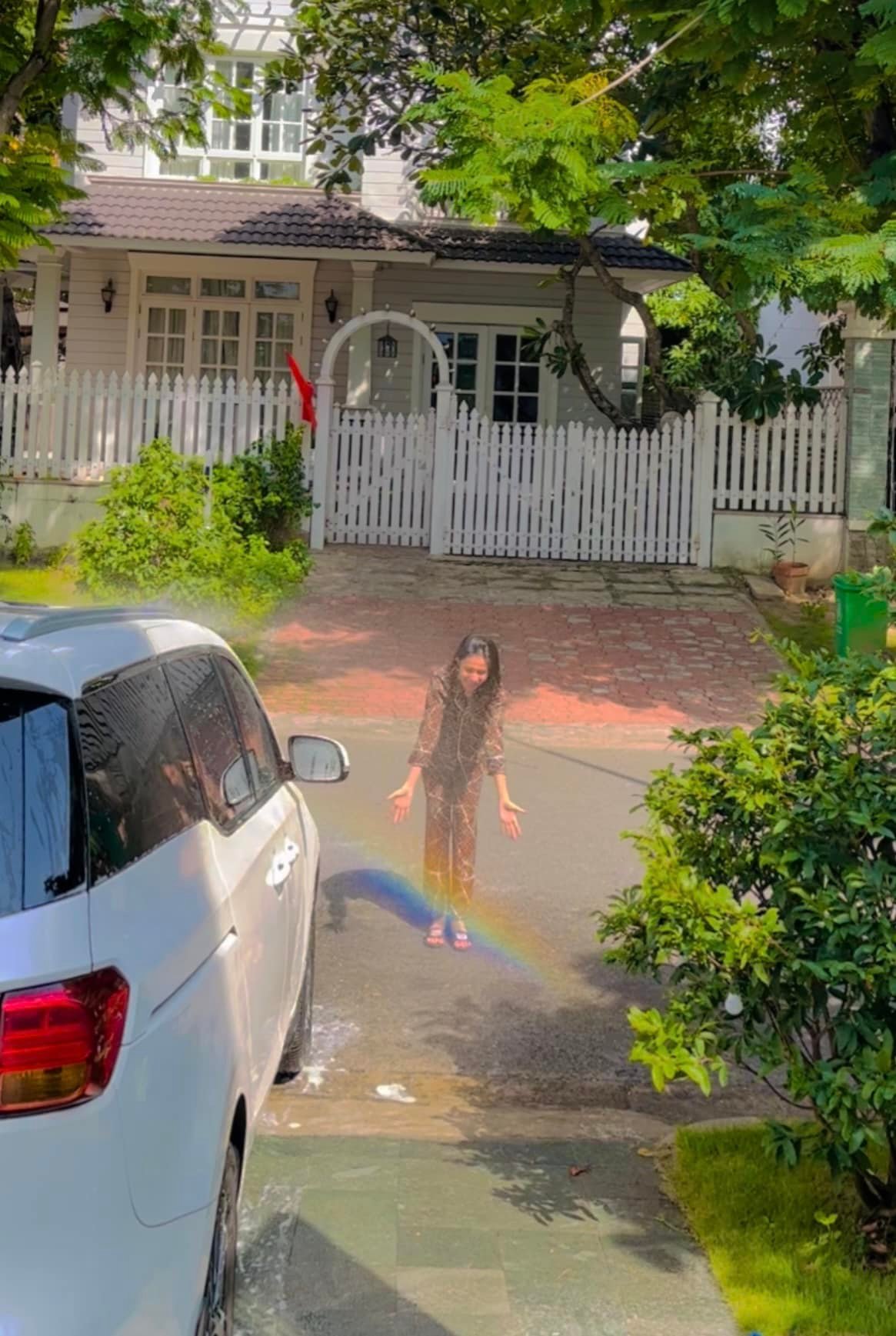 Thủy Tiên an phận bên nhà cao cửa rộng sau ồn ào: 