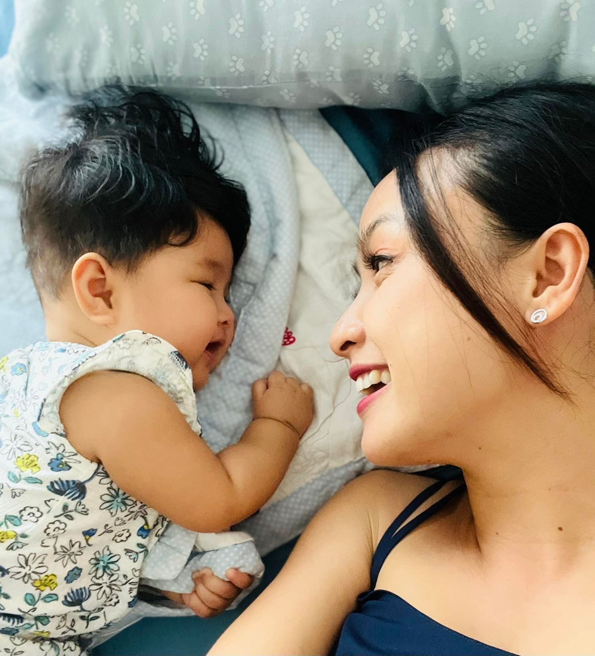 Lê Bê La khoe diện mạo con gái mới sinh với người chồng thứ 2 - Ảnh 1