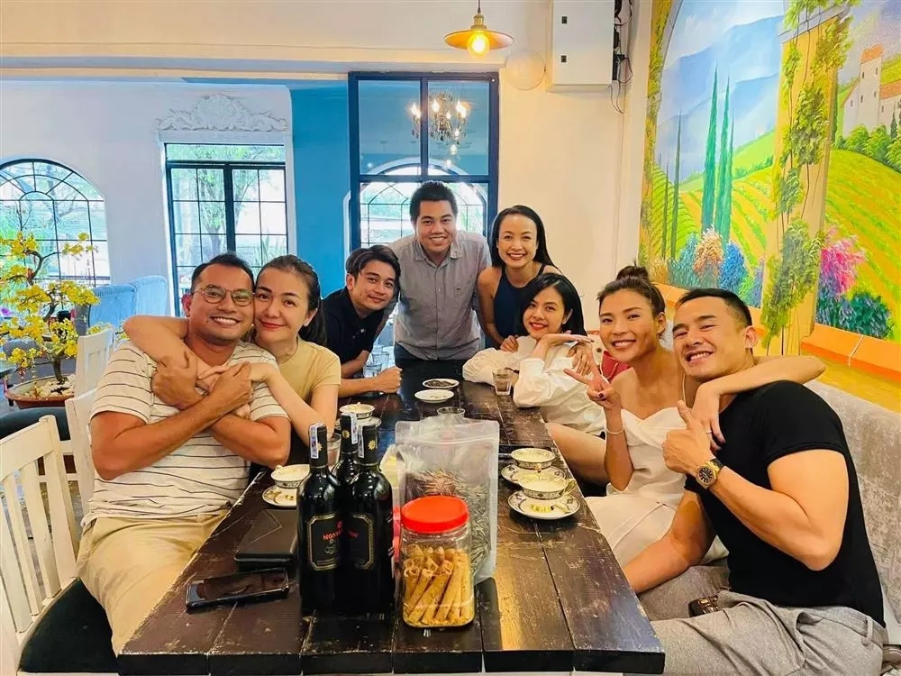 Lê Bê La khoe diện mạo con gái mới sinh với người chồng thứ 2 - Ảnh 1