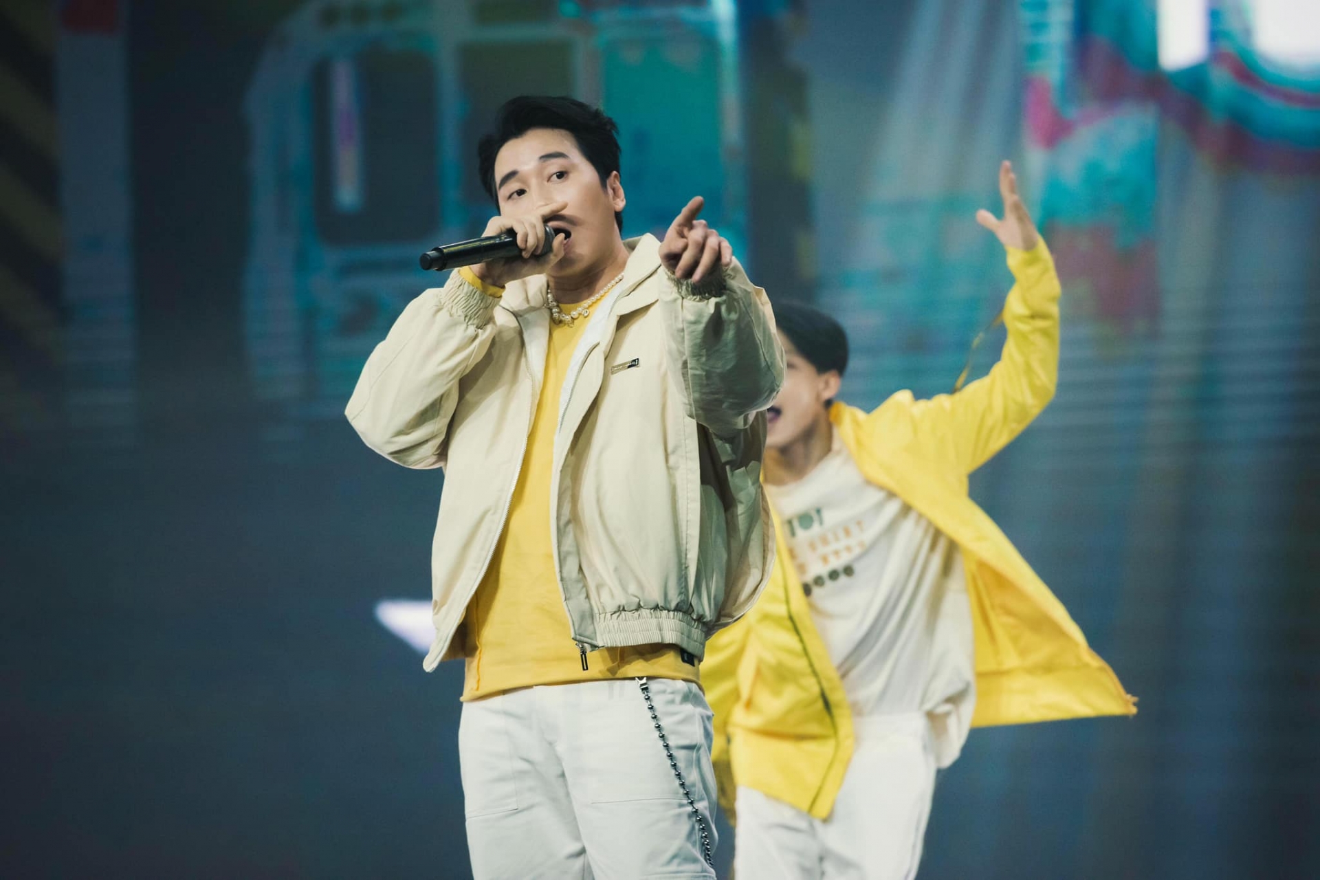 Karik là ai? Rapper tài năng của làng Underground, HLV Rap Việt, hẹn hò toàn hot girl - Ảnh 11