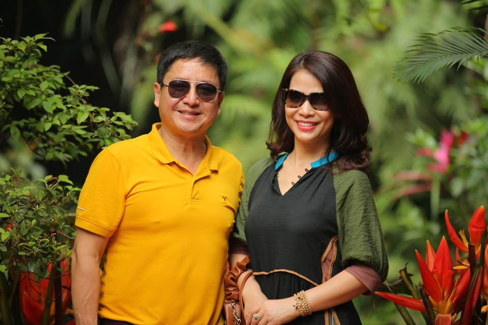 NSƯT Chí Trung tình tứ bên bạn gái kém 17 tuổi, tiết lộ bí kíp 