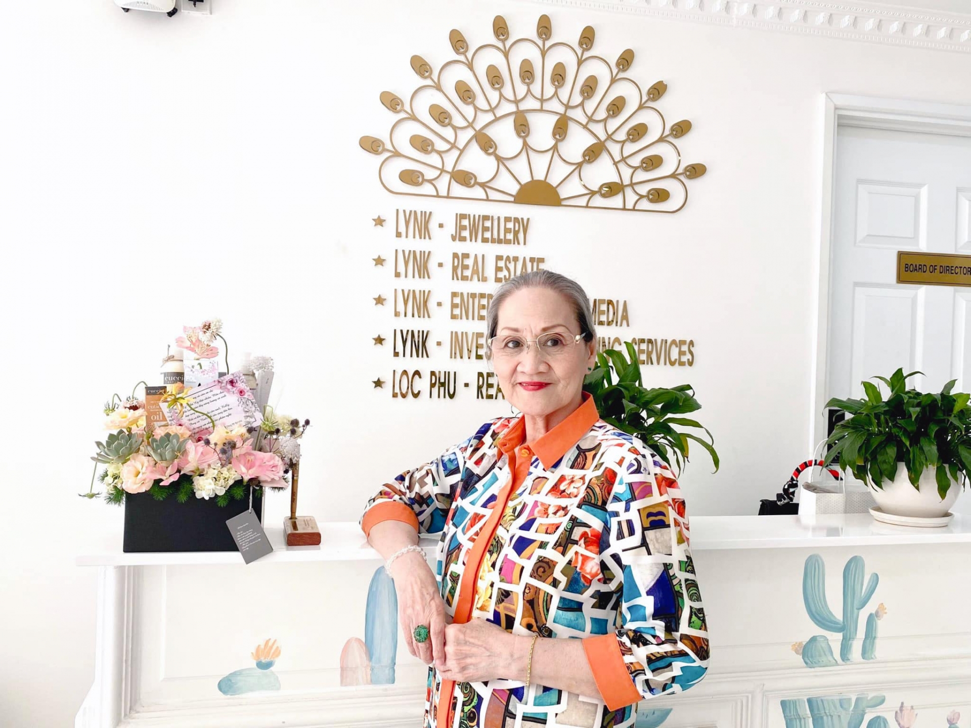 Lý Nhã Kỳ khoe ảnh mẹ ruột 70 tuổi sang chảnh, trẻ trung, khẳng định bản thân đẹp nhờ mẹ - Ảnh 4