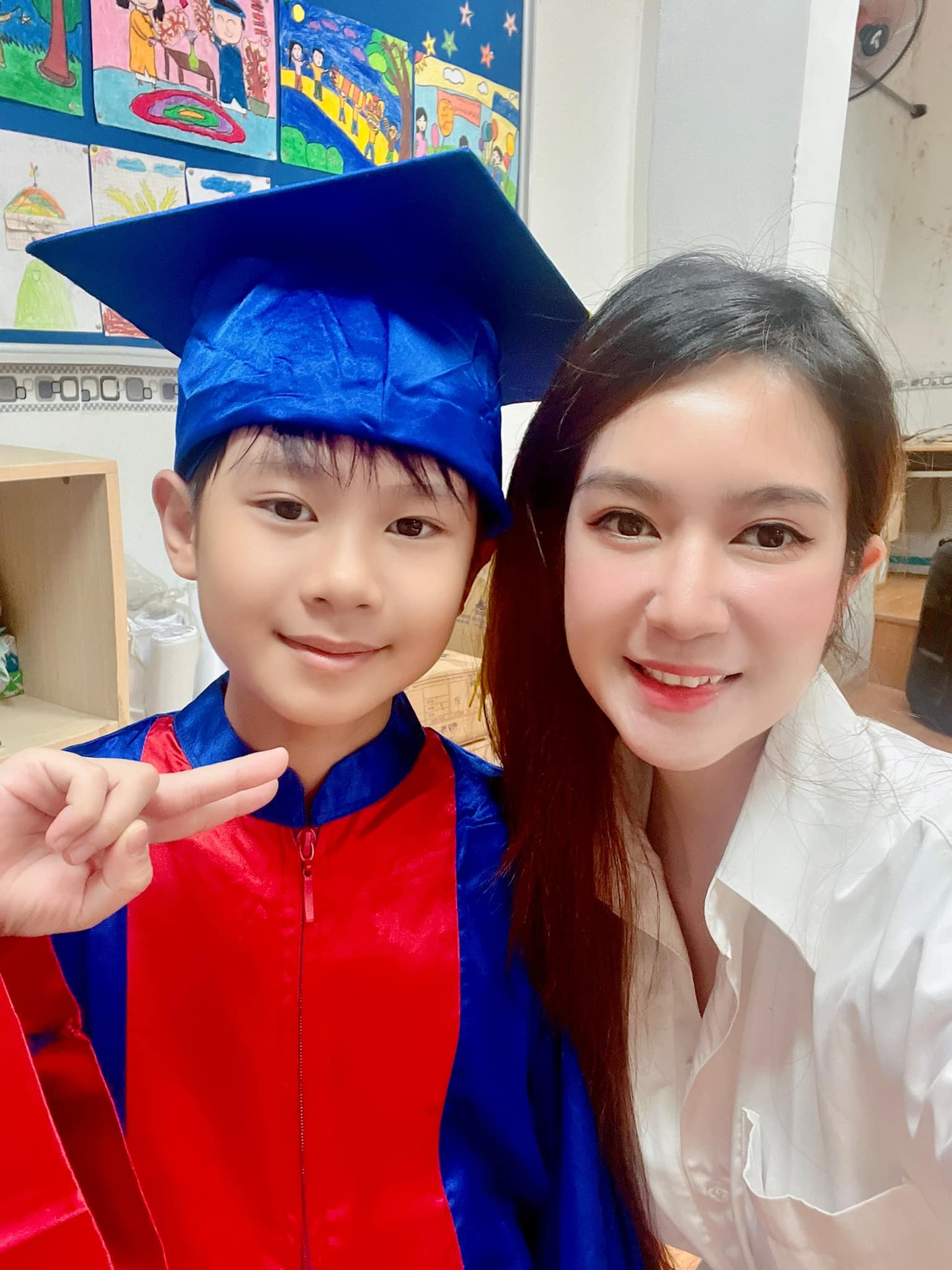 Minh Hà đăng ảnh quý tử tốt nghiệp cấp 1, tiết lộ điểm tương đồng thú vị của con và ông xã Lý Hải - Ảnh 1