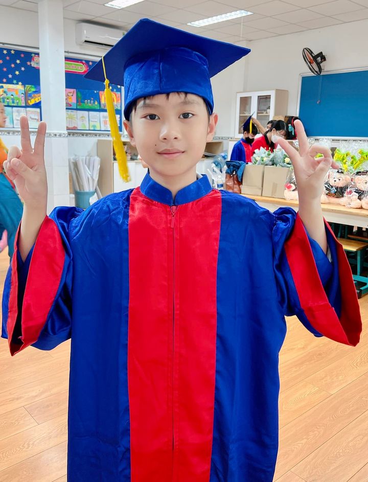 Minh Hà đăng ảnh quý tử tốt nghiệp cấp 1, tiết lộ điểm tương đồng thú vị của con và ông xã Lý Hải - Ảnh 4