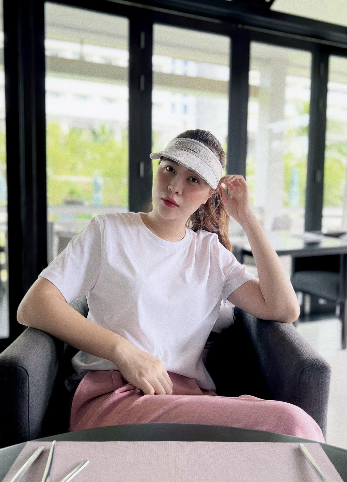 Nhờ Cường Đô La chụp ảnh, Đàm Thu Trang nhận cái kết đắng - Ảnh 4