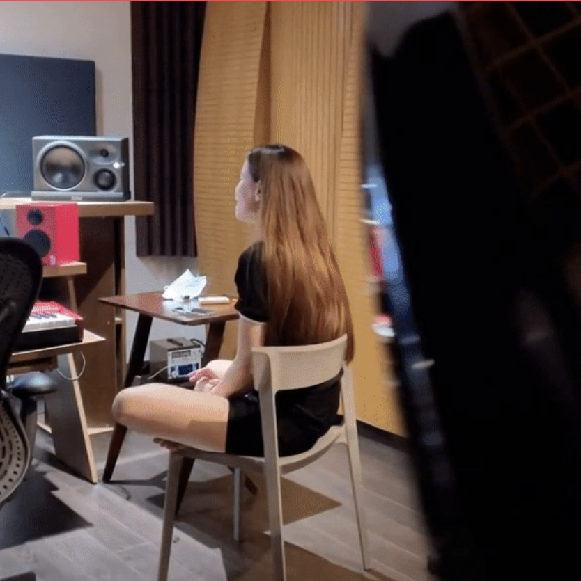 Tin Giải Trí 12/6: Lệ Quyên diện đồ 