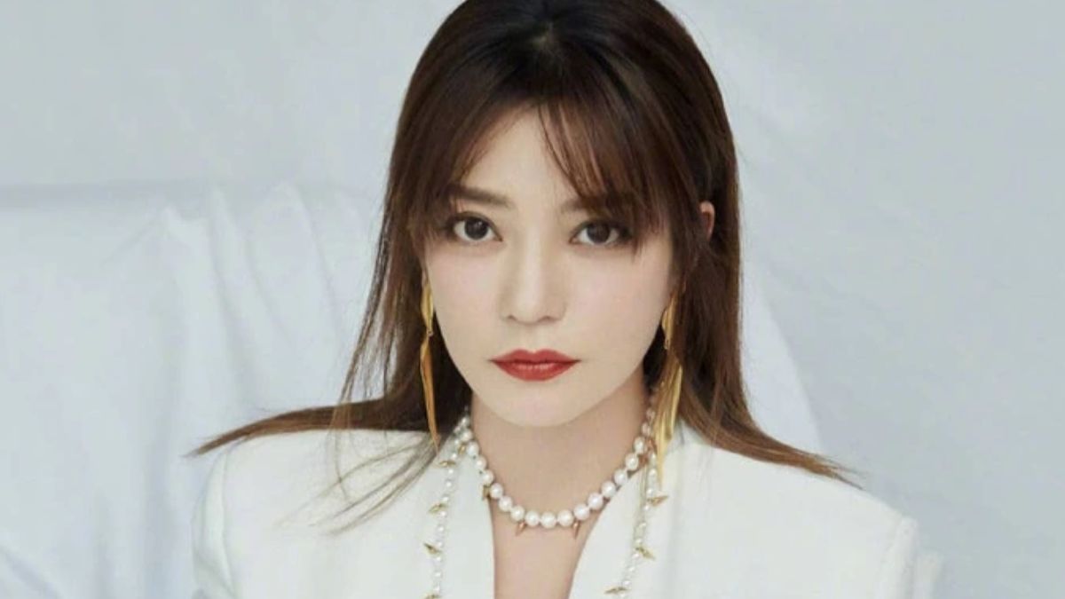 Triệu Vy thông báo bố qua đời