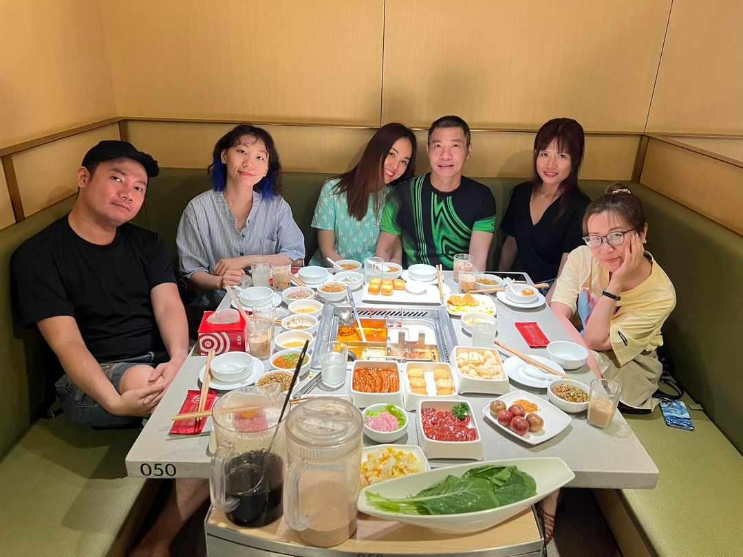 Vợ trẻ ngưỡng mộ NSND Công Lý một điều sau 1 năm điều trị bệnh - Ảnh 1