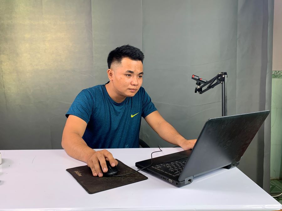 Kiên Review là ai? Hot Tiktoker nổi tiếng trên MXH nhờ vạch trần loạt hàng kém chất lượng   - Ảnh 1