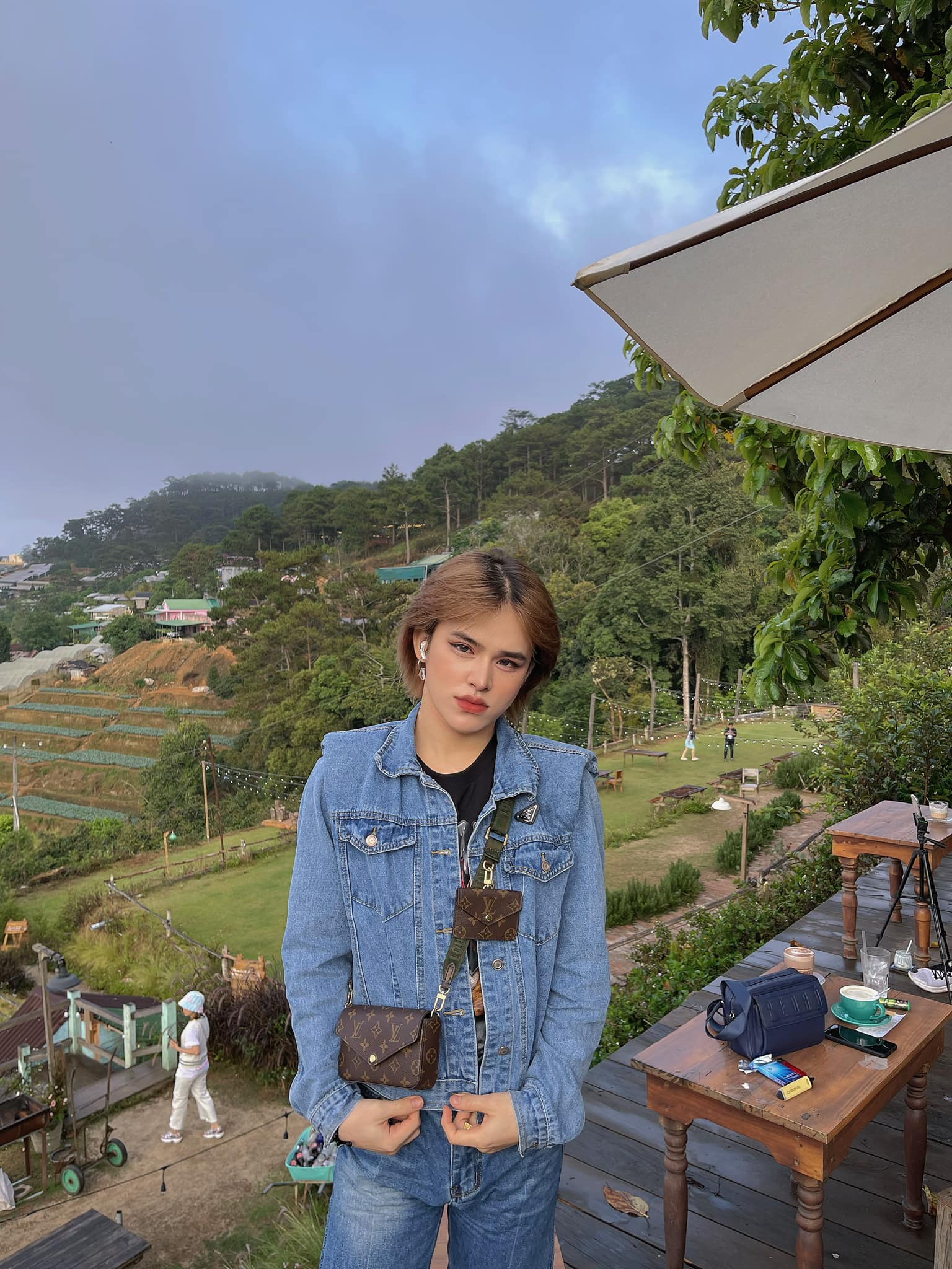 Trần Đức Bo là ai? Thánh giả gái đầy thị phi của mạng xã hội Việt - Ảnh 12