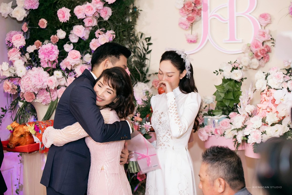 Kĩ tính như cô dâu Minh Hằng: Dùng thước đo từng chiếc bình sứ, mất 3 tháng để chuẩn bị đám cưới - Ảnh 1