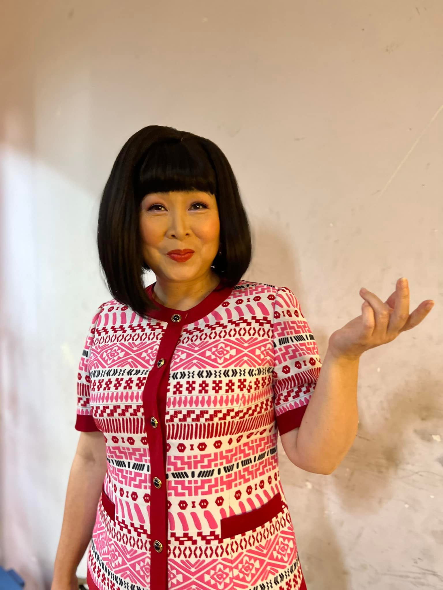 NSND Hồng Vân là ai? Nghệ sĩ hài gạo cội vướng nhiều thị phi của showbiz Việt - Ảnh 13