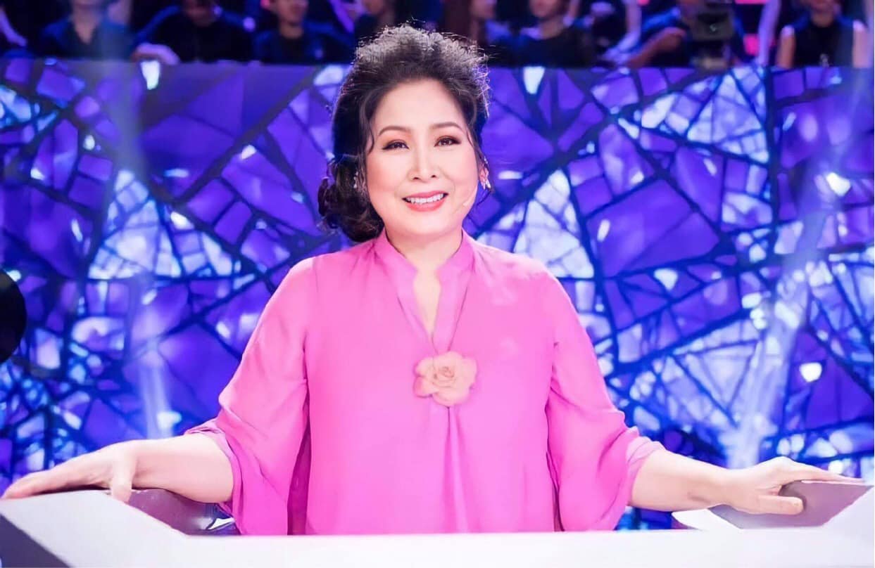 NSND Hồng Vân là ai? Nghệ sĩ hài gạo cội vướng nhiều thị phi của showbiz Việt - Ảnh 5