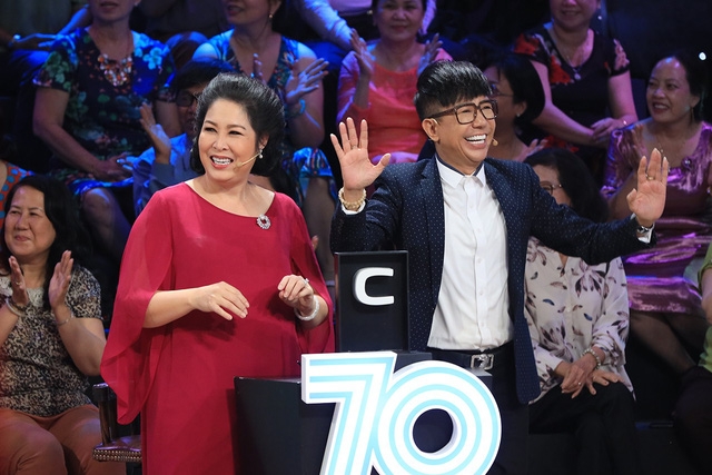 NSND Hồng Vân là ai? Nghệ sĩ hài gạo cội vướng nhiều thị phi của showbiz Việt - Ảnh 1