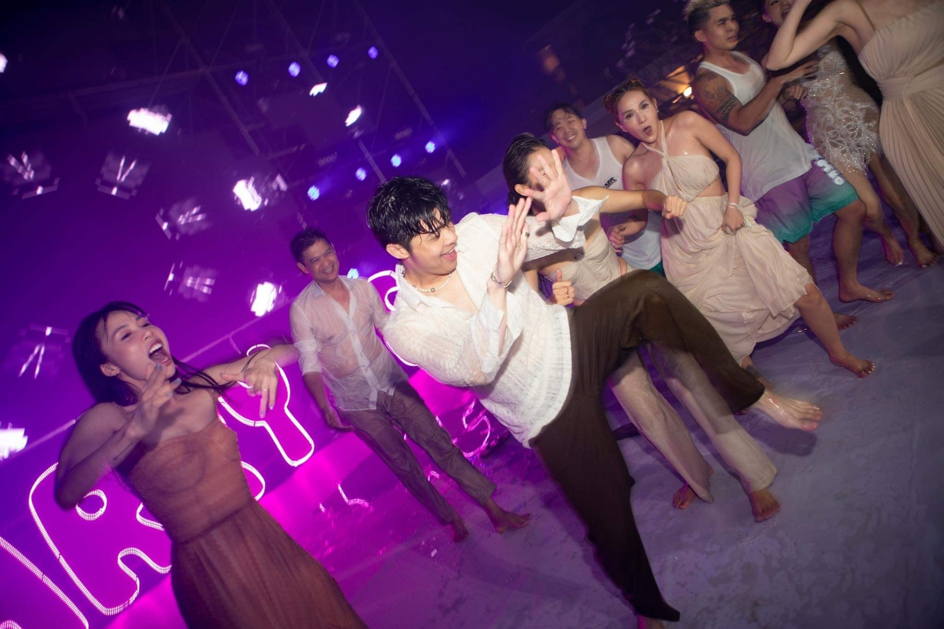 Bất chấp dặn dò của Minh Hằng, Noo Phước Thịnh trót đăng hình lộ mặt chú rể trong đám cưới - Ảnh 3