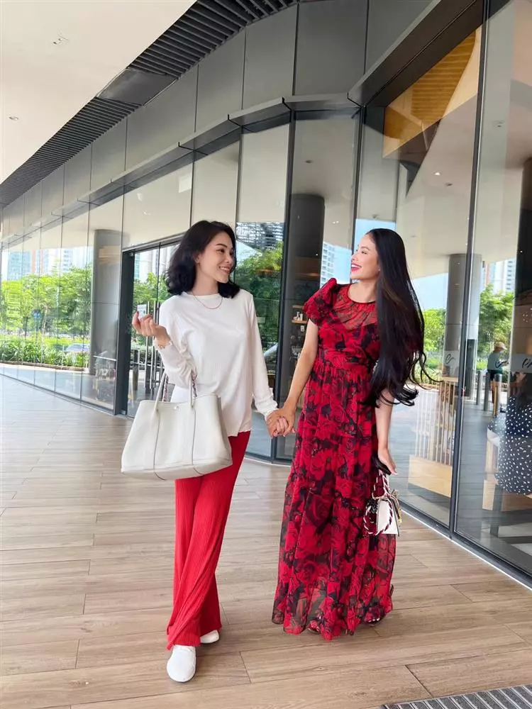 Phạm Hương hội ngộ học trò Linh Rin: Nhan sắc mẹ bỉm 2 con lấn át cả nàng dâu tập đoàn nghìn tỷ - Ảnh 4